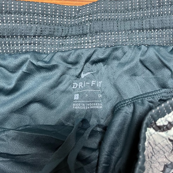 Nike Running Shorts - Picture 4 of 6